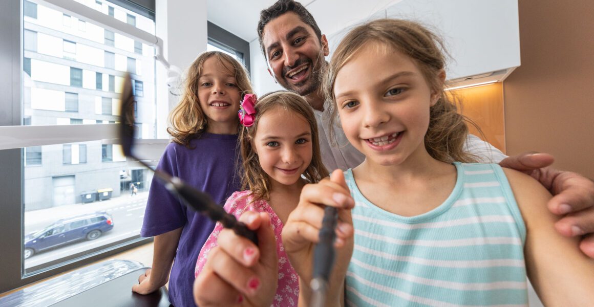 Kieferorthopäde Frankfurt – PD Dr. Sayahpour von der Skyline Kieferorthopädie betreut Kinder einfühlsam im Europaviertel Frankfurt.