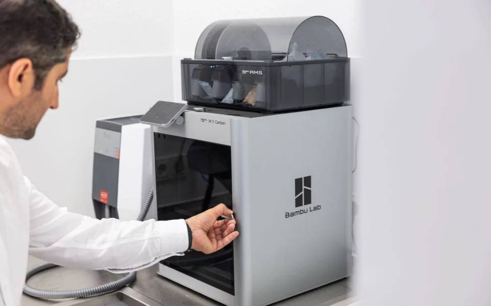 Orthodontist uses a 3D printer in his own practice lab to produce aligners at Skyline Orthodontics in Frankfurt